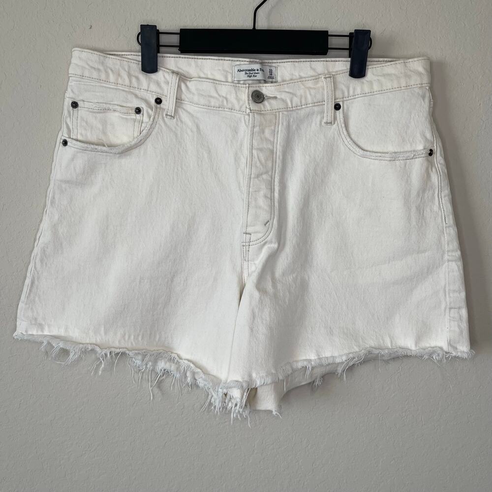 Abercrombie & Fitch The Dad Short High Rise Cream 5” Denim Shorts - Size 33/16